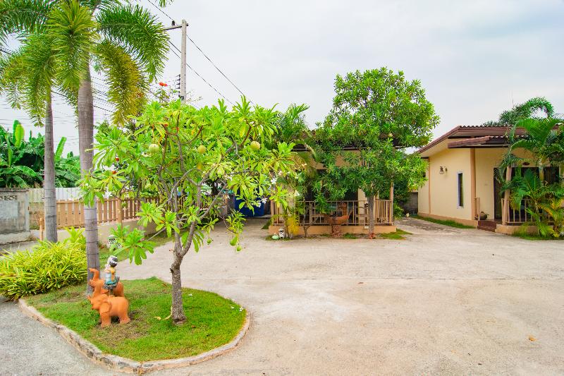 Photo of OYO 607 Nawang Resort, 2-star hotel in Hua Hin (and vicinity)