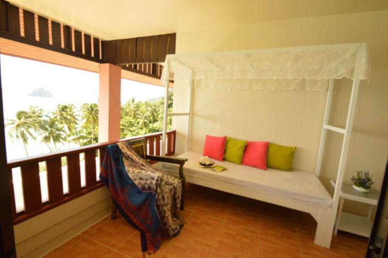 Photo of Koh Ngai Cliff Beach Resort, 3-star hotel in Ko Ngai