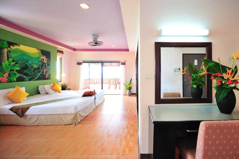 Photo of Koh Ngai Cliff Beach Resort, 3-star hotel in Ko Ngai