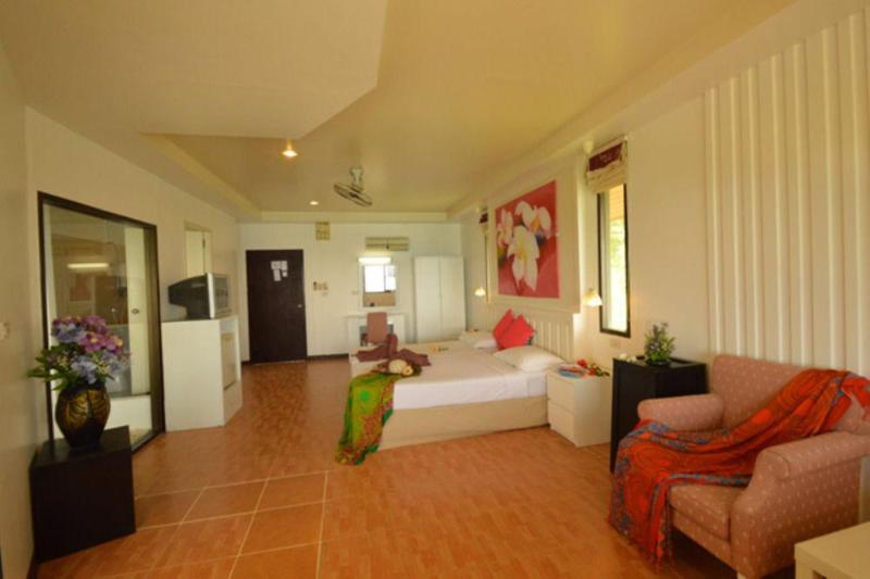 Photo of Koh Ngai Cliff Beach Resort, 3-star hotel in Ko Ngai