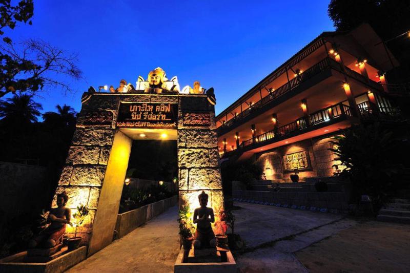 Photo of Koh Ngai Cliff Beach Resort, 3-star hotel in Ko Ngai