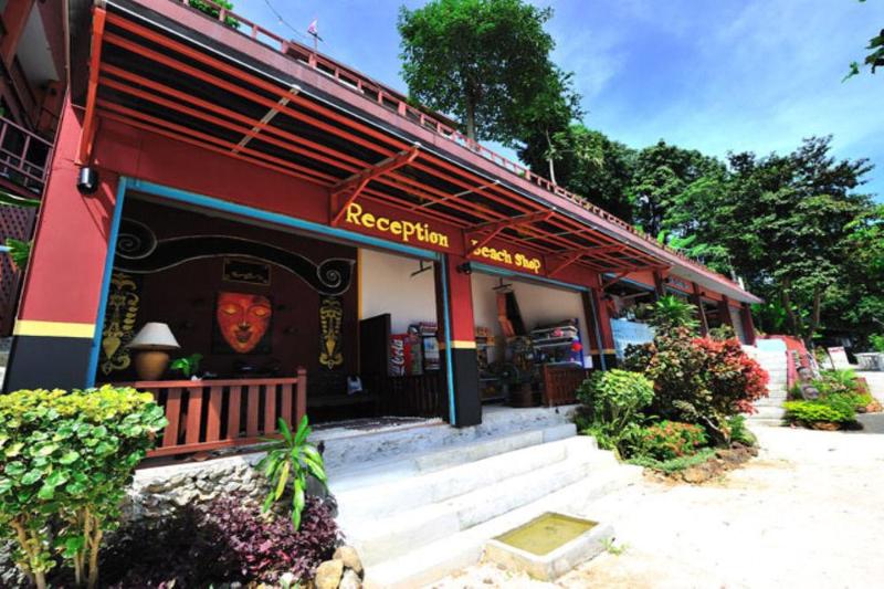 Photo of Koh Ngai Cliff Beach Resort, 3-star hotel in Ko Ngai