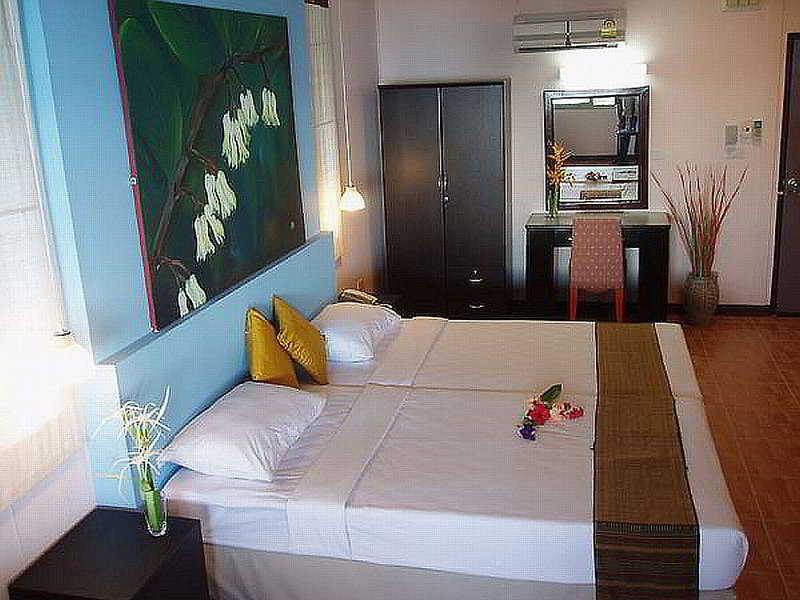 Photo of Koh Ngai Cliff Beach Resort, 3-star hotel in Ko Ngai