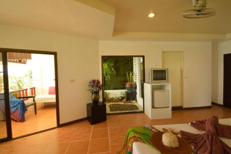 Photo of Koh Ngai Cliff Beach Resort, 3-star hotel in Ko Ngai