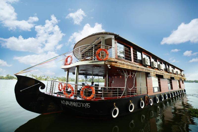 Photo of Cosy Houseboats, 3-star hotel in Alappuzha