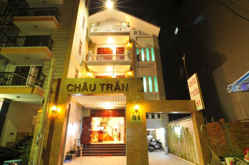 Chau Tran, Singapore
