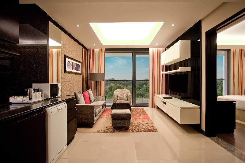 Photo of DoubleTree Suites by Hilton Bengaluru Outer Ring Road, 5-star hotel in Bengaluru (and vicinity)