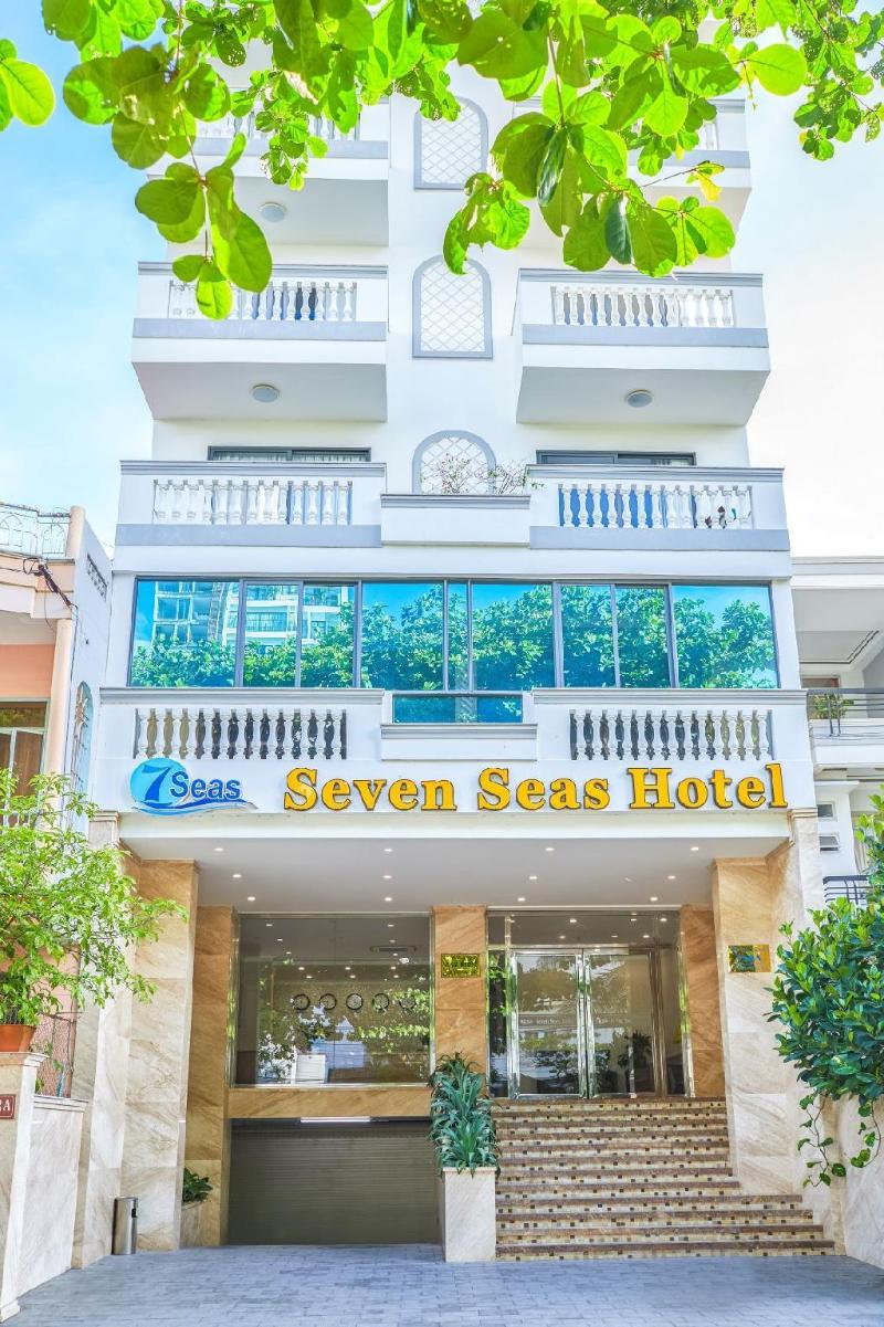 Seven Seas Hotel and Apartment, Singapore