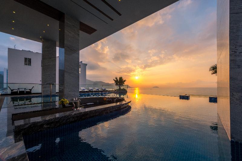 Royal Beach Boton Blue Hotel & Spa, Singapore