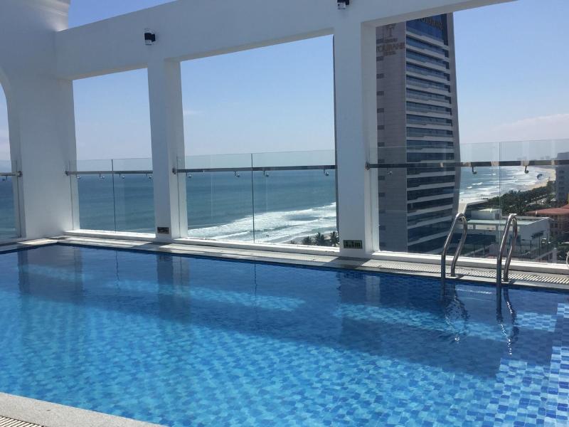 Tuyet Son Hotel, Singapore