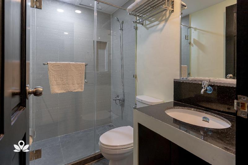 Photo of RedDoorz Check Inn Bacolod, 3-star hotel in Bacolod