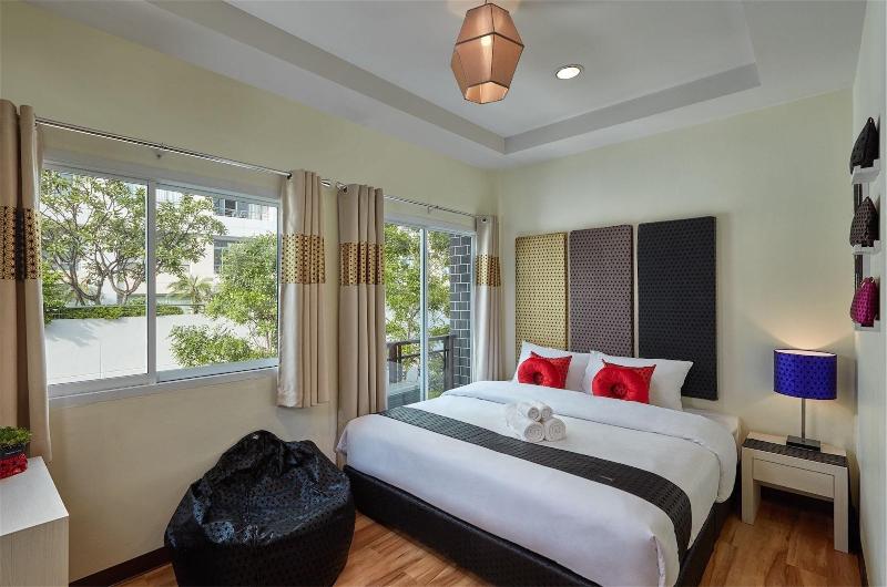 Photo of Bangkok River Loka Hotel, 3-star hotel in Bang Kho Laem