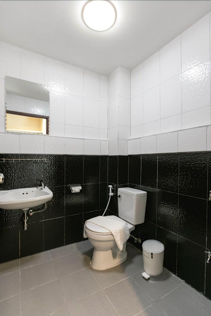 Photo of Bangkok River Loka Hotel, 3-star hotel in Bang Kho Laem