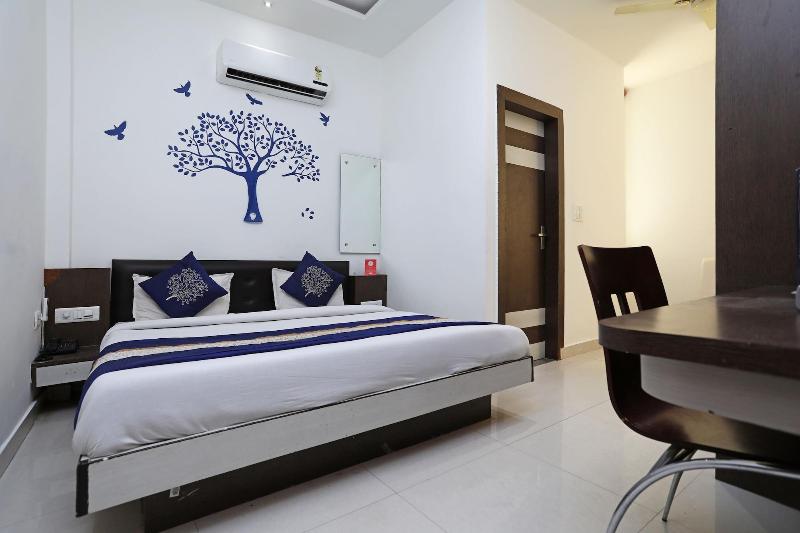 OYO 10454 Hotel Riviera exterior, 3-Star hotel in Agra District