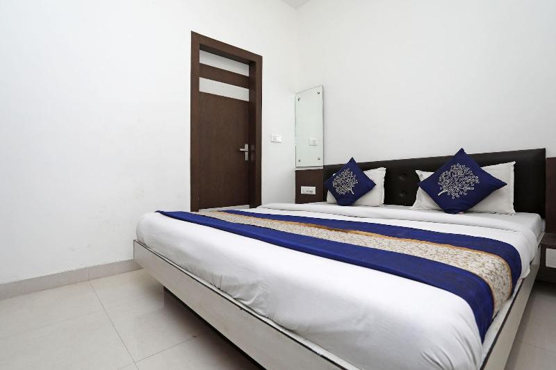 Photo of OYO 10454 Hotel Riviera, 3-star hotel in Agra District