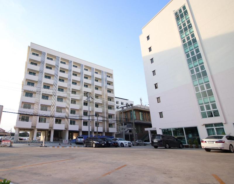 Photo of White House Bizotel, 3-star hotel in Bang Na