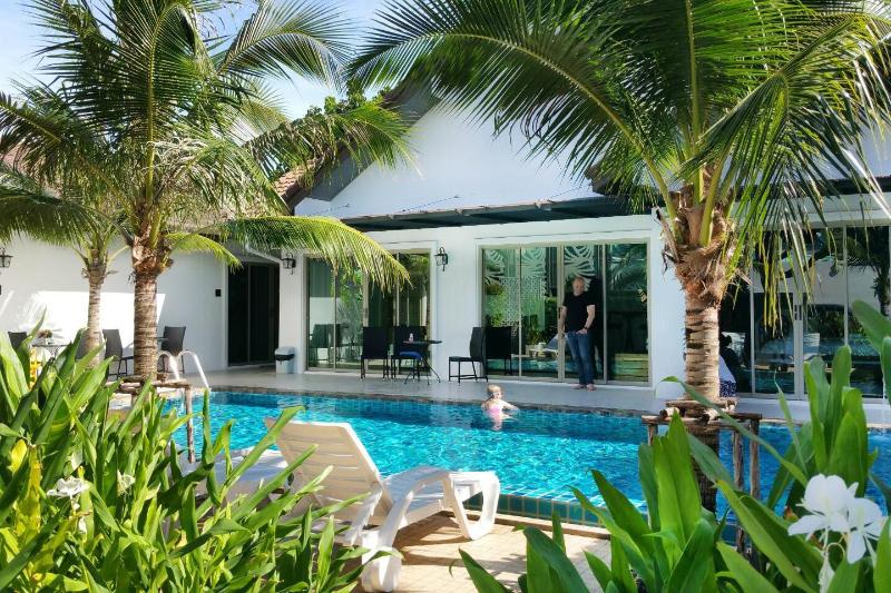 Photo of The Snug Airportel, 3-star hotel in Phuket (and vicinity)