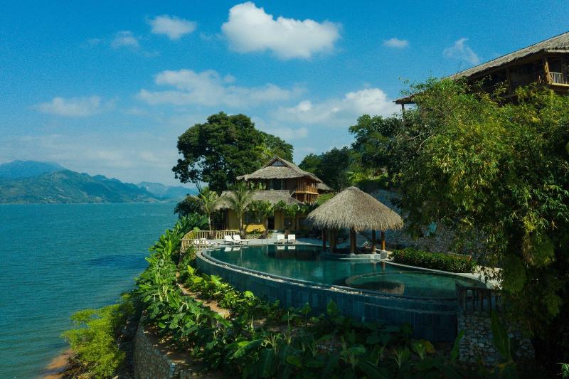 Mai Chau HideAway Lake Resort, Singapore