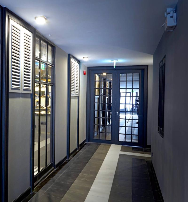 Chezzotel Pattaya, Singapore