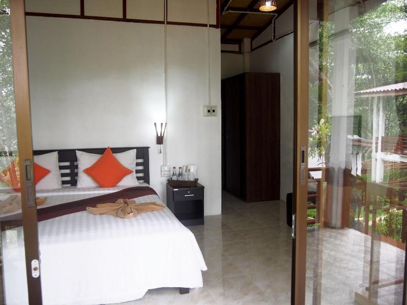 Photo of Chareena Hill Beach Resort, 3-star hotel in Koh Lipe