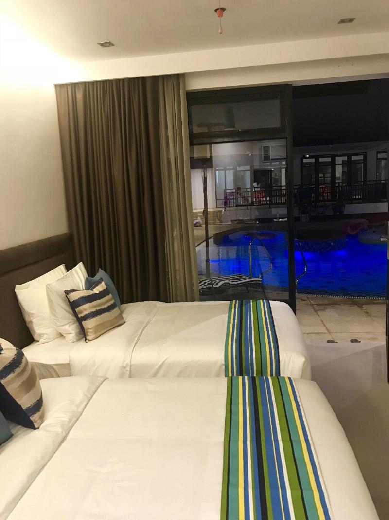 Photo of White Breeze Palawan Boutique Hotel, 4-star hotel in Palawan (province)