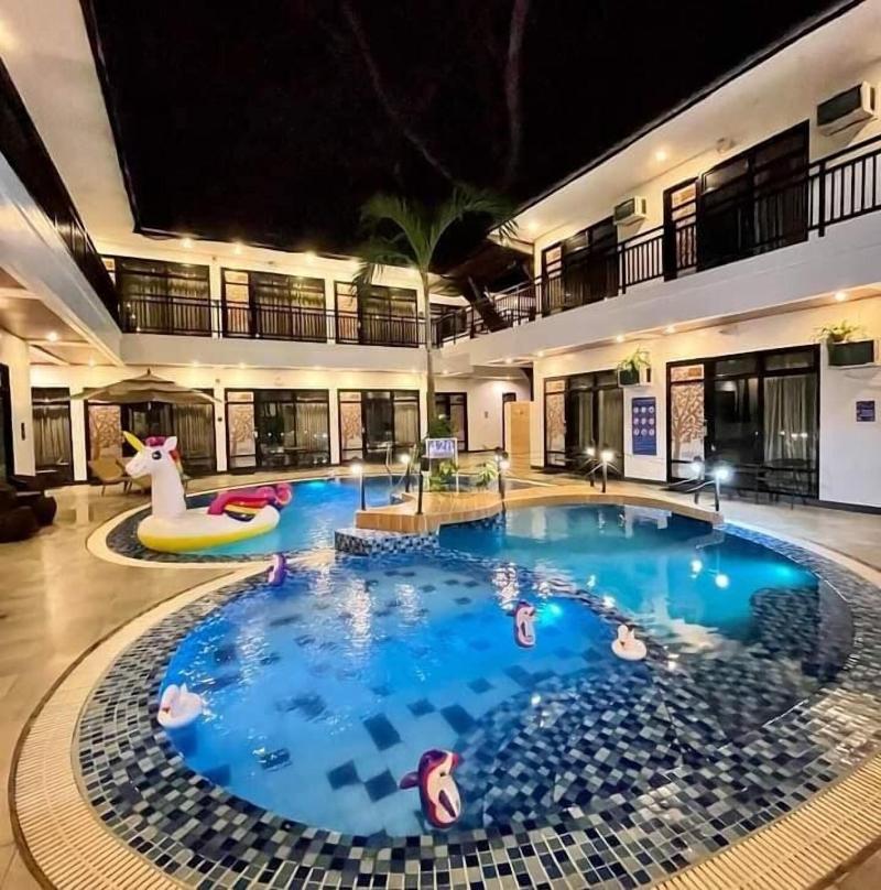 Photo of White Breeze Palawan Boutique Hotel, 4-star hotel in Palawan (province)