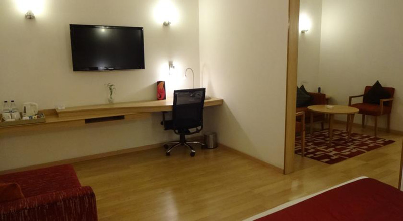 Photo of Red Fox by Lemon Tree Hotels, Hyderabad, 3-star hotel in Hyderabad (and vicinity)