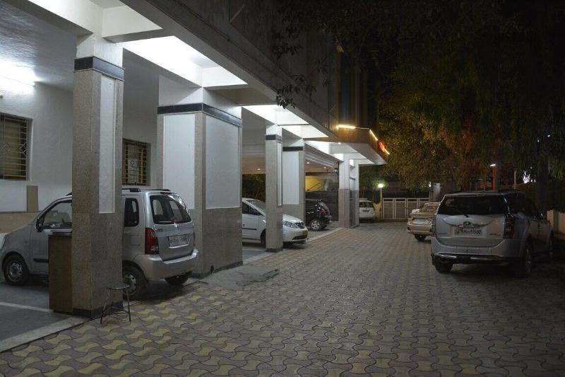 Hotel Surya Executive, 3-star hotel in Solapur
