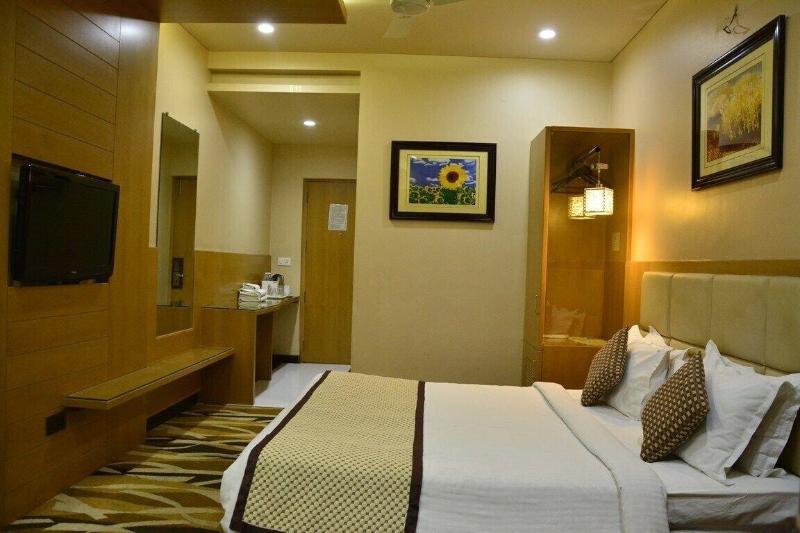 Photo of Hotel Surya Executive, 3-star hotel in Solapur
