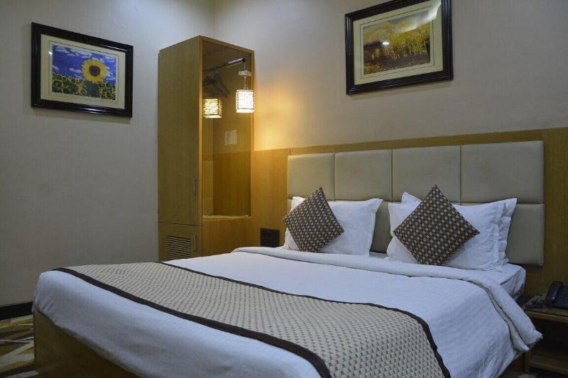 Photo of Hotel Surya Executive, 3-star hotel in Solapur