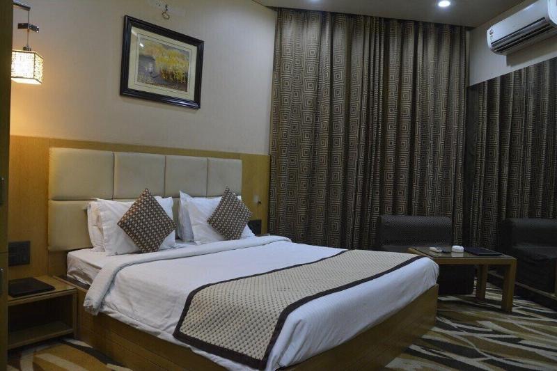 Photo of Hotel Surya Executive, 3-star hotel in Solapur