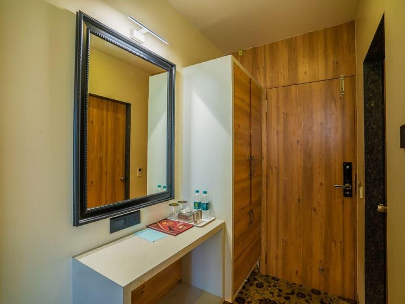 Photo of Hotel V Star, 3-star hotel in Ahmednagar