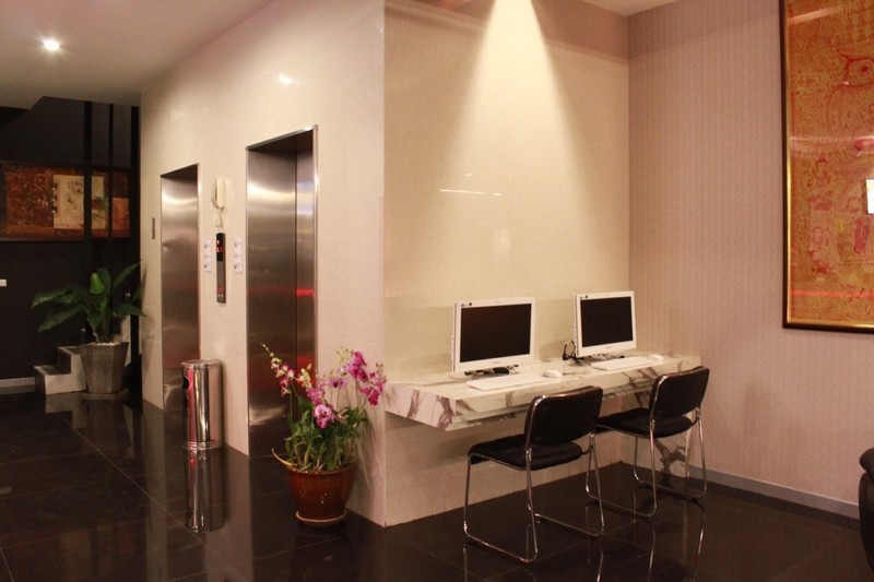 Photo of Hemingways Silk Hotel, 3-star hotel in Bangla Road