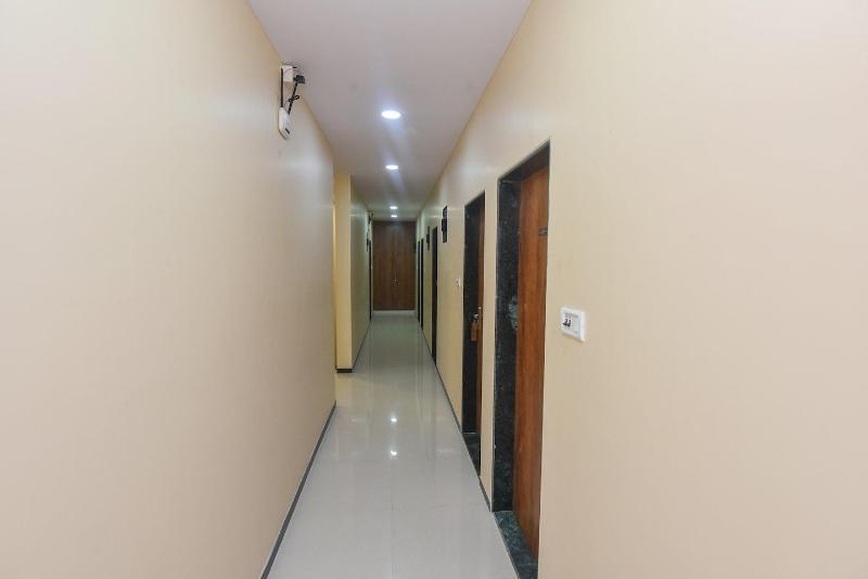 OYO 8757 Prakash Inn exterior, 2-Star hotel in Mumbai (and vicinity)