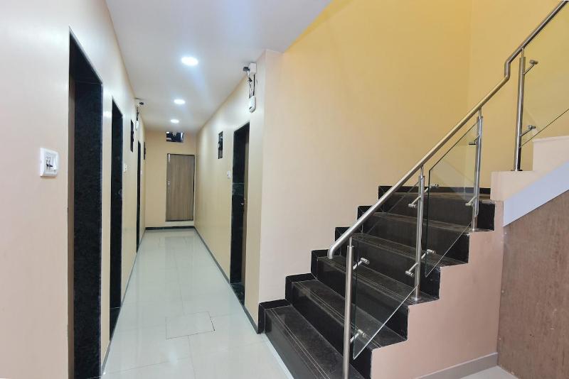 Photo of OYO 8757 Prakash Inn, 2-star hotel in Mumbai (and vicinity)