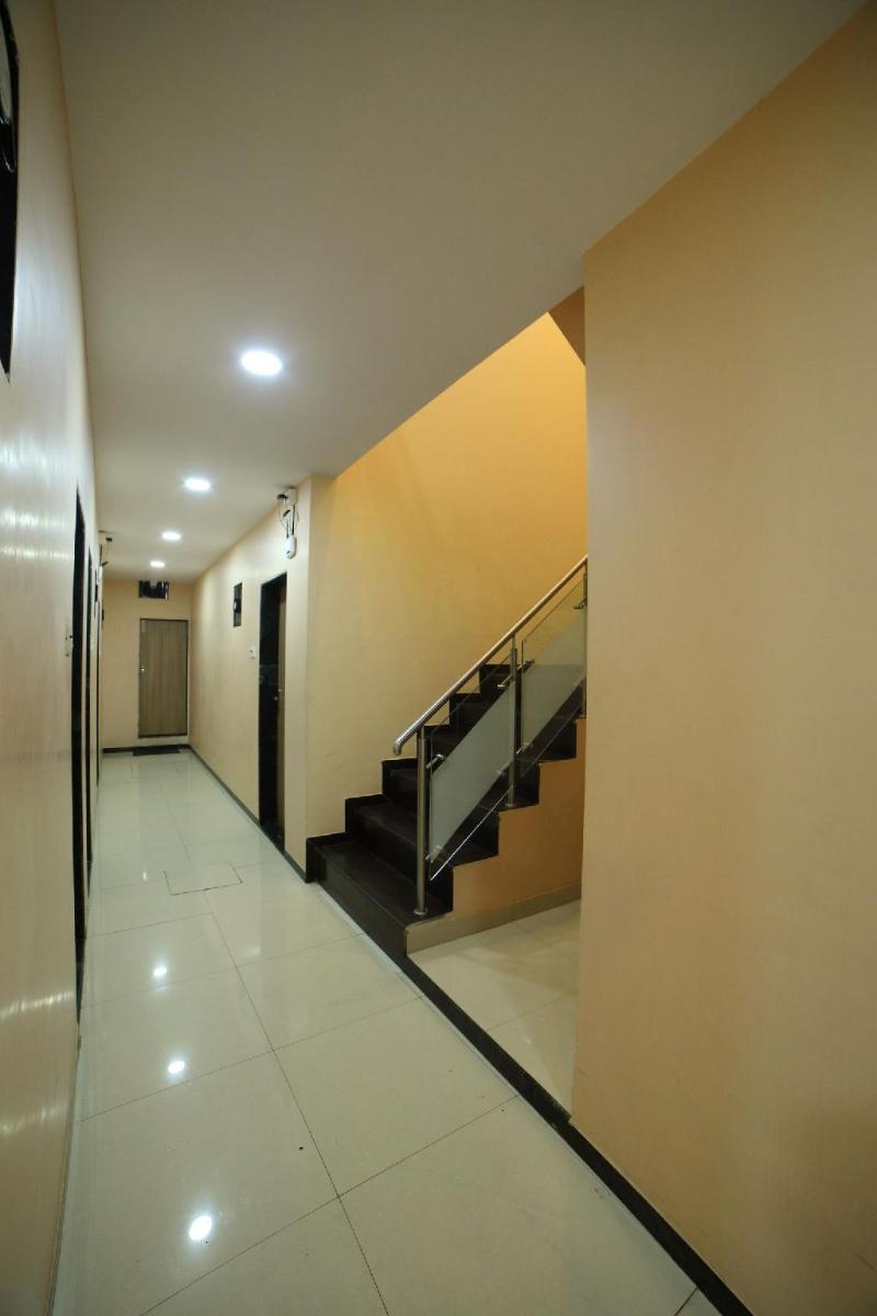 Photo of OYO 8757 Prakash Inn, 2-star hotel in Mumbai (and vicinity)
