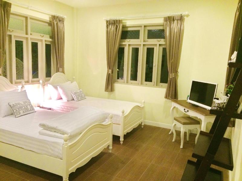 Photo of Perennial Resort, 3-star hotel in Phuket (and vicinity)