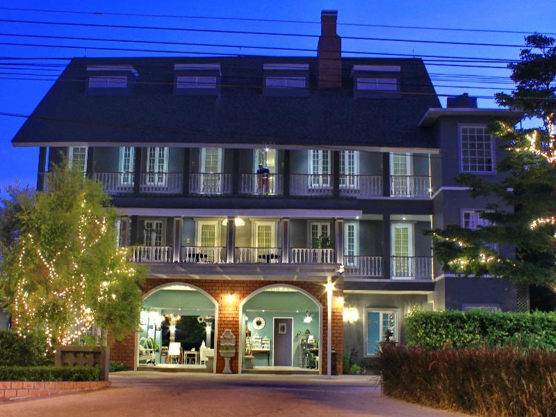 Photo of Perennial Resort, 3-star hotel in Phuket (and vicinity)