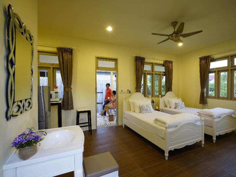 Photo of Perennial Resort, 3-star hotel in Phuket (and vicinity)