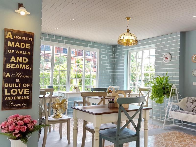 Photo of Perennial Resort, 3-star hotel in Phuket (and vicinity)