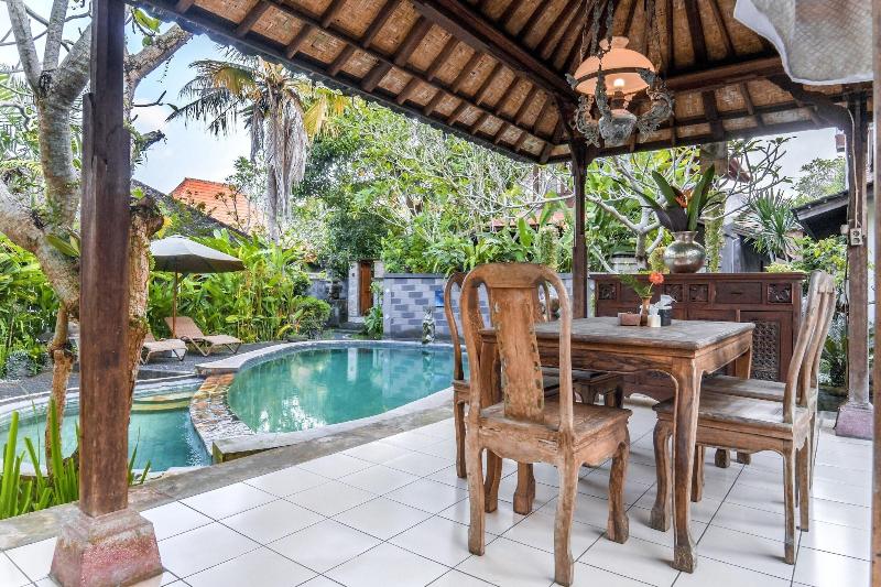 Sari Bamboo Bungalows, Singapore
