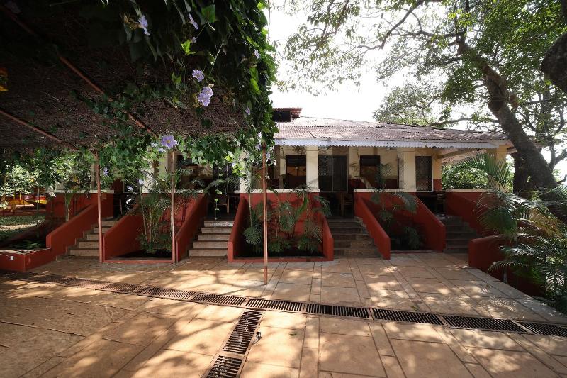 Photo of Gujarat Bhavan Hotel, 3-star hotel in Khalapur