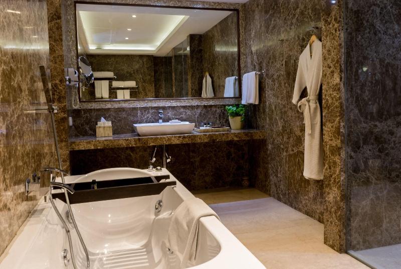 Photo of The Landmark Hotel, 5-star hotel in Kanpur