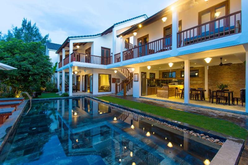 An Bang Beach Villas, Singapore