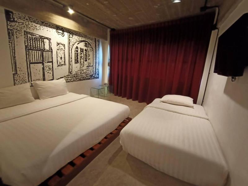 Photo of Quip Bed & Breakfast Phuket Hotel, 2-star hotel in Phuket (and vicinity)