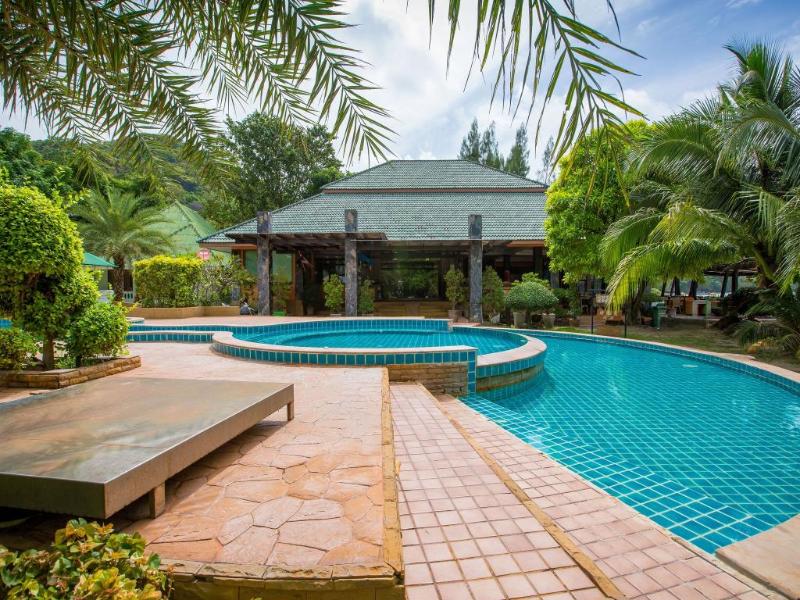 Photo of Andaman Beach Suites Hotel, 3-star hotel in Bangla Road