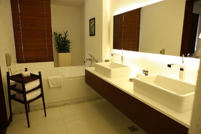 Photo of The Leela Ashtamudi, A Raviz Hotel, 5-star hotel in Quilon