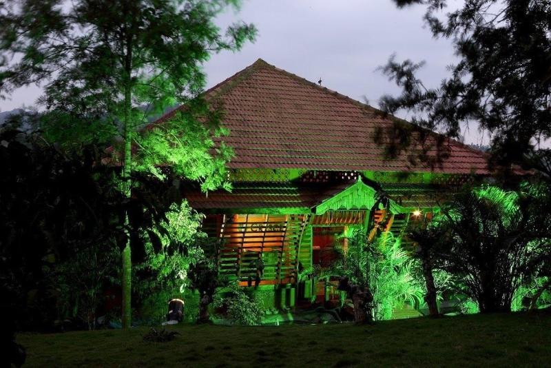 Photo of Crescent Residency, 3-star hotel in Sulthan Bathery