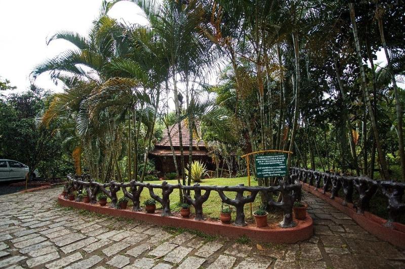 Photo of Crescent Residency, 3-star hotel in Sulthan Bathery