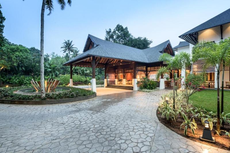 Club Mahindra Ashtamudi exterior, 4-Star hotel in Karunagappally